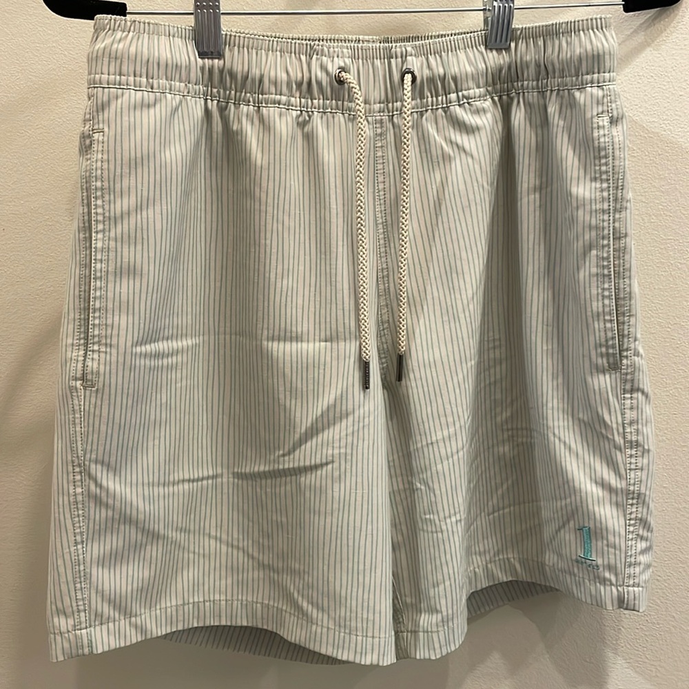 Fair Harbor Men’s Bathing Suit with built in liner - Medium